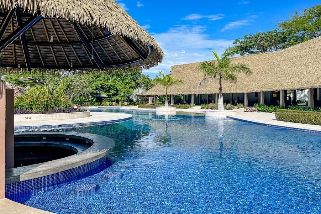 حمّام سباحة خارجي