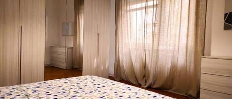 3 bedrooms, iron/ironing board, travel crib, free WiFi