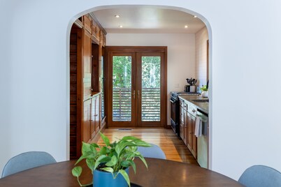 The McKenzie BnB - Charming & Cozy - 1 Block from Downtown Pullman!