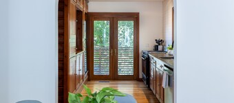 The McKenzie BnB - Charming & Cozy - 1 Block from Downtown Pullman!