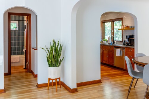 The McKenzie BnB | Walk to WSU & Downtown | 3BR/2BA | Sleeps 6–8