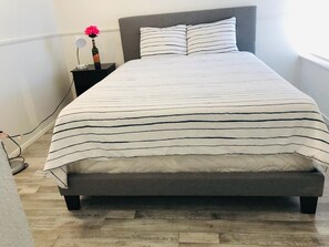 3 quartos, ferros/tábuas de passar roupa, Wi-Fi, roupa de cama
