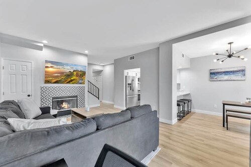 Right By The Sand, Entire 3-Bedroom House In Belmont Shore