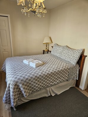2 habitaciones, tabla de planchar con plancha, wifi y ropa de cama 