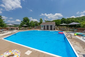 Outdoor pool - Lakeside Oasis (Branson)