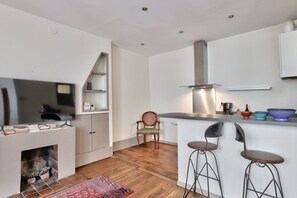 Interior - 2 Bedroom Apartment in Paris (Paris)