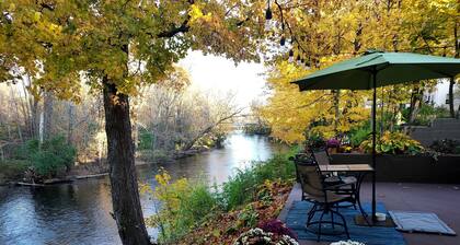 Riverside retreat with hot tub on the Huron River! 10 miles to UofM!