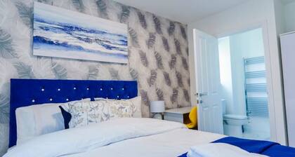 Cosy 3 Bedroom House Set In Manchester Free wifi & private parking