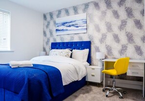 3 bedrooms, desk, iron/ironing board, travel cot