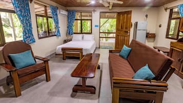 Villa, Mehrere Betten, Kochnische | Wohnbereich | Flachbildfernseher, TischfuĂball, Tischtennisplatte, BĂŒcher