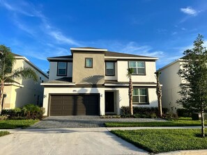 Exterior - BellaVida Resort Stylish Brand New 12 Bedroom Home (Kissimmee)
