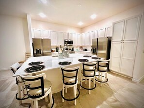 Cookware/dishes/utensils, paper towels - BellaVida Resort Stylish Brand New 12 Bedroom Home (Kissimmee)