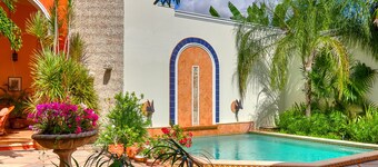 Casa Oasis Guest House and Spa