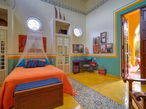 Classic Room | Egyptian cotton sheets, premium bedding, in-room safe - Casa Oasis Guest House and Spa (Mérida)