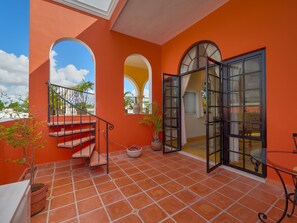 Habitación Premium, 1 cama de matrimonio, balcón, vistas a la ciudad | Terraza o patio