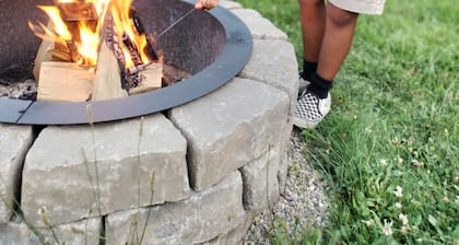 Updated home on 2/3 acre w/ HOT TUB and BOAT DOCK! Walk to 3 bars/eateries