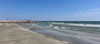 Skoolie Glamping on Canal in Crysteal Beach, Texas