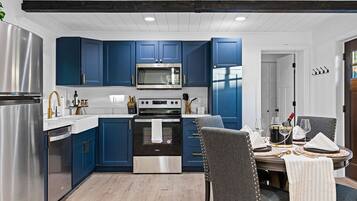 Mikrowelle, Ofen, Herdplatte, Geschirrspüler