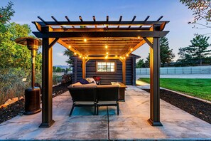 Terrace/patio - The Cozy Cabin: Riverton Retreat Getaway (Riverton)