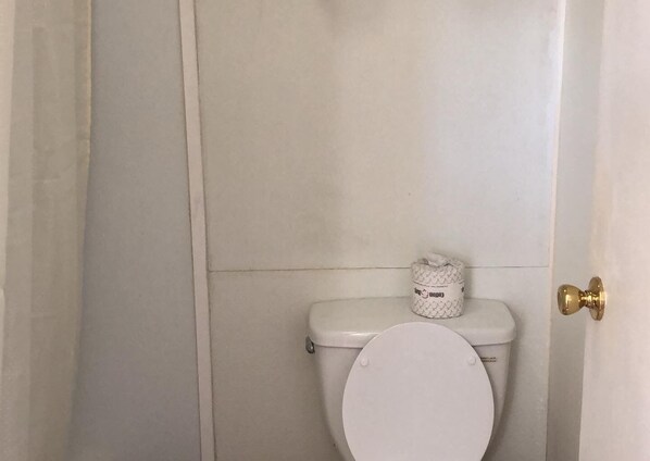 Haartrockner, Seife, Toilettenpapier