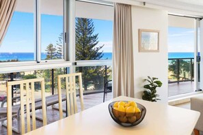 Dining - 5F Peninsula Summary: (Surfers Paradise)