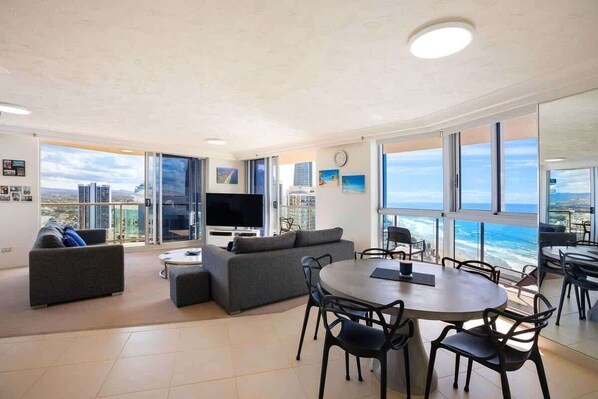 TV - 29D Peninsula Corner Apt with Wraparound Views (Surfers Paradise)