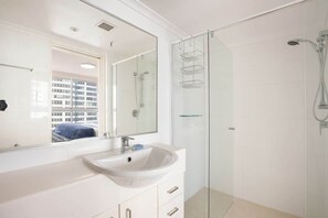 Shower, hair dryer, shampoo - 29D Peninsula Corner Apt with Wraparound Views (Surfers Paradise)