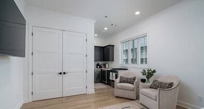 Highend Stadium View Home, Pool & Game Room Garage