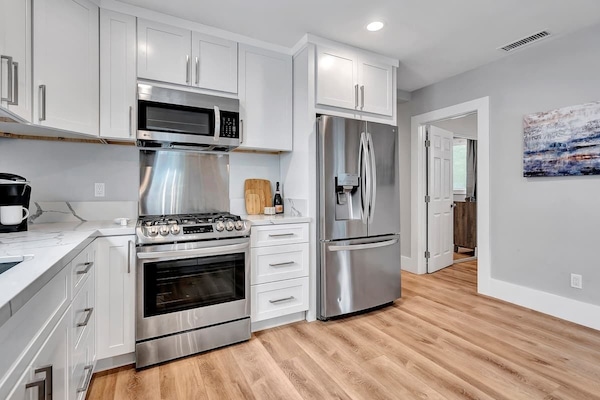 Refrigerador, microondas, horno, placa de cocina