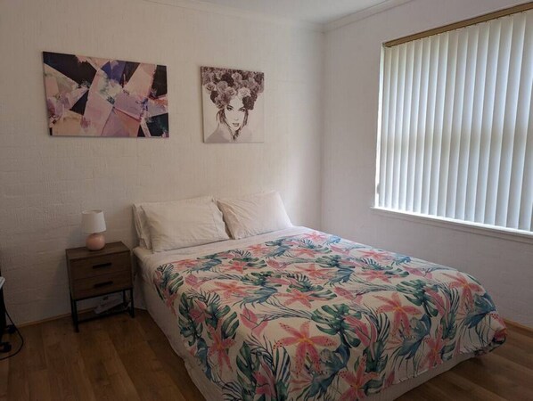3 bedrooms, iron/ironing board, WiFi, bed sheets