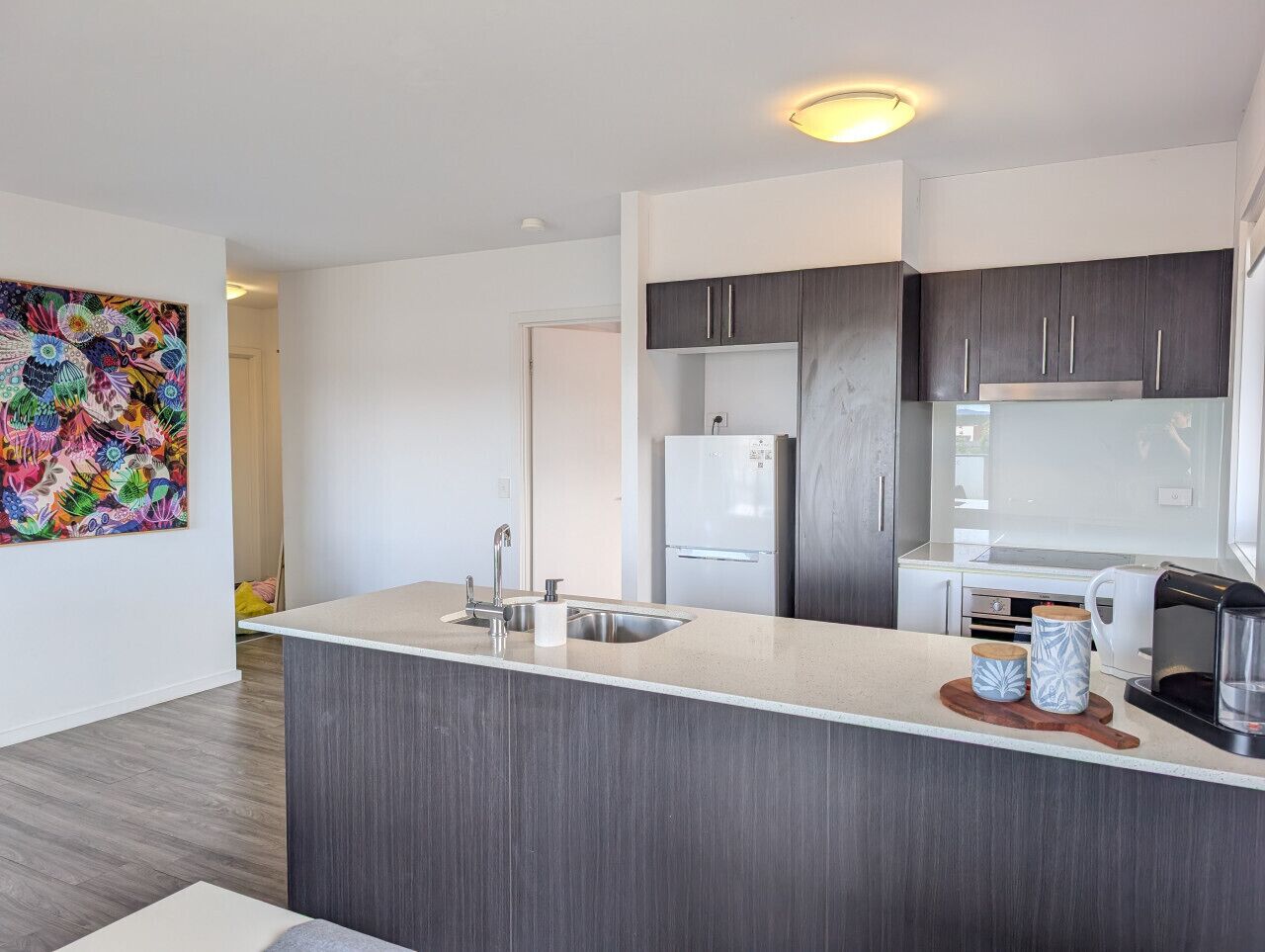 Refrigerador, microondas, horno, placa de cocina