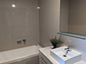 Hair dryer - Spacious 2 bedroom apartment @Kingston Foreshore (Kingston)