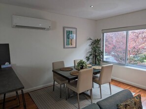 Dining - Spacious 2 bedroom apartment @Kingston Foreshore (Kingston)