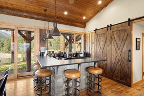 冰箱、微波炉、烤箱、炉灶