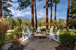 Terrace/patio - 14,000 sf Luxury Lodge with Incredible Views, Hot Tub, Indoor Pickleball and Gym (Hamilton)