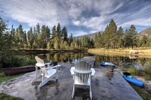 Property grounds - 14,000 sf Luxury Lodge with Incredible Views, Hot Tub, Indoor Pickleball and Gym (Hamilton)