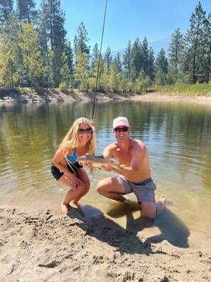 沙滩椅、沙滩毛巾