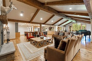 智能电视、桌上足球、乒乓球、书