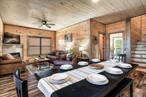 Interior - 10%SALE!/Indoor Pool/Pets/Arcades/Foosball/Basketball/Corn Hole/Quiet Community (Sevierville)