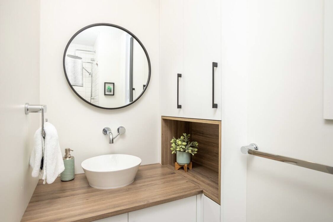 Hiustenkuivaaja, pyyhkeet, saippua, sampoo