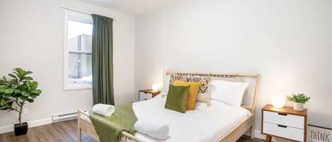 3 bedrooms, desk, iron/ironing board, travel crib