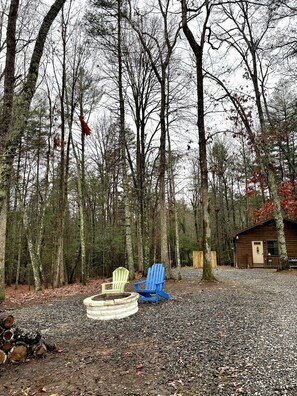 Property grounds - Private cozy cabin in the woods with great view! (Murphy)