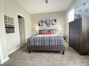 3 bedrooms, iron/ironing board, WiFi, bed sheets