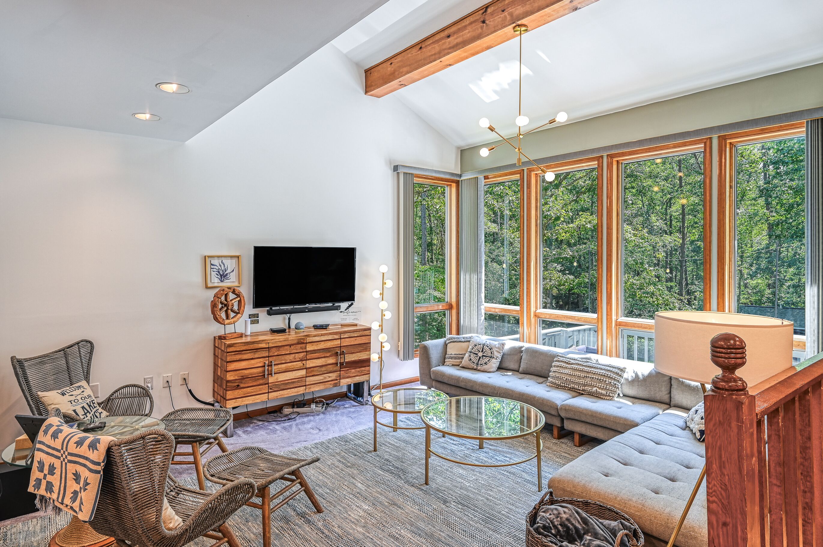 Smart TV, fireplace, video games, table tennis