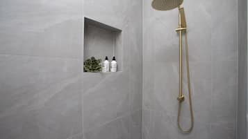 Luxury Villa | Bathroom | Separate tub and shower, towels