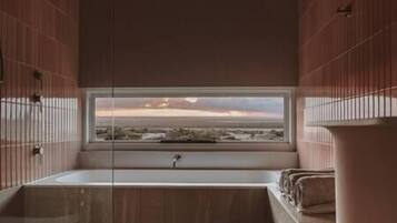 Douche, sĂšche-cheveux, serviettes fournies