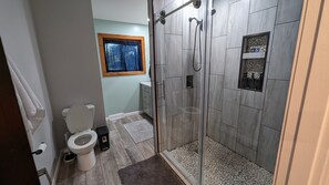 Dusche, Haartrockner, Handtücher, Seife