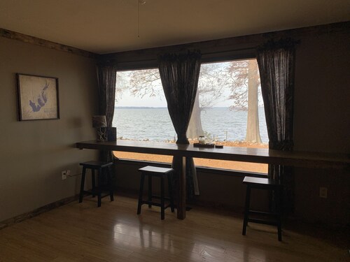 Lakeside Lodge Reelfoot cozy waterfront w greatview 3bdrm 2bth WIFI Bartop table