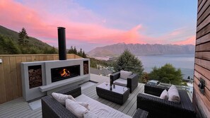 Terrace/patio - Vanda Heights - Spa Pool - Spectacular Lake & Mountain Views (Queenstown)