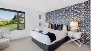 5 bedrooms, desk, iron/ironing board, free WiFi